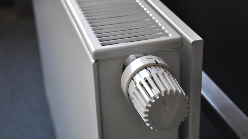 Czujnik temperatury z wyświetlaczem – nowoczesne rozwiązanie dla elektryków