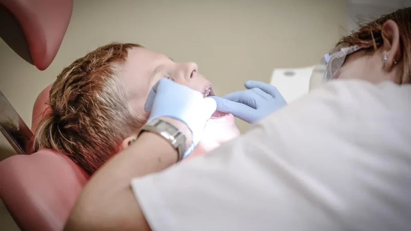 Dentysta na Mokotowie: Jak Bonding Zębów Poprawia Twój Uśmiech? Przeczytaj!