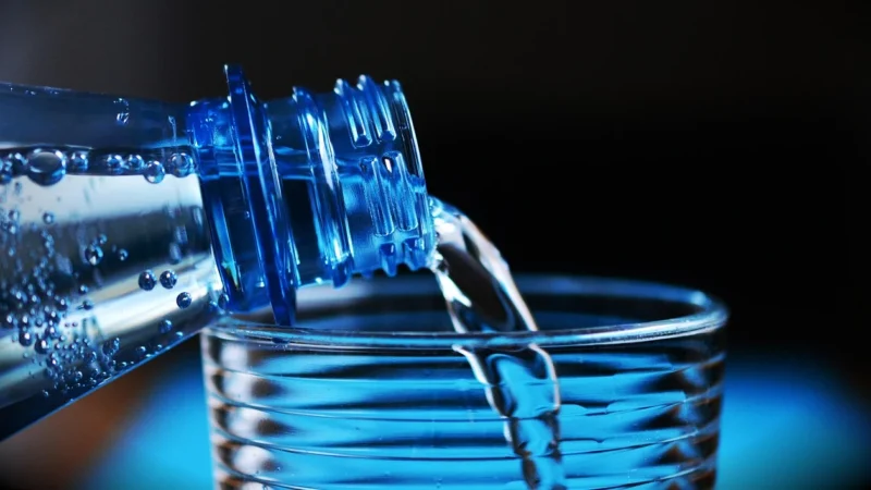 Java Naturalna woda mineralna niegazowana alkaliczna Zestaw 1,5l