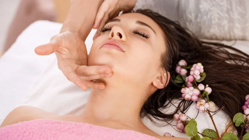 Odmień swój wygląd dzięki masażowi facemodelling w Szczecinie