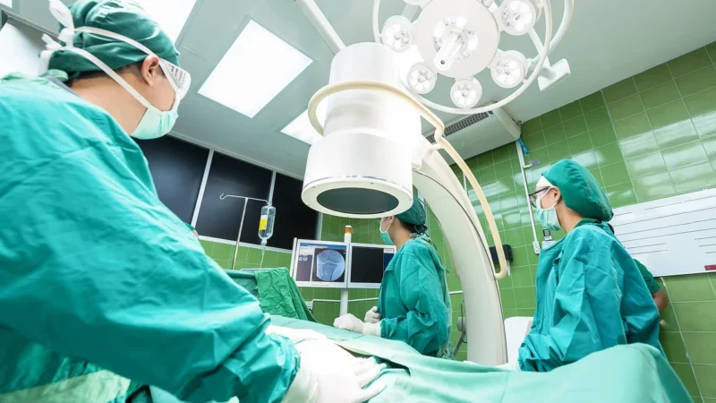 Rewolucja w chirurgii: nowe metody operacyjne zwiększają skuteczność i bezpieczeństwo pacjentów