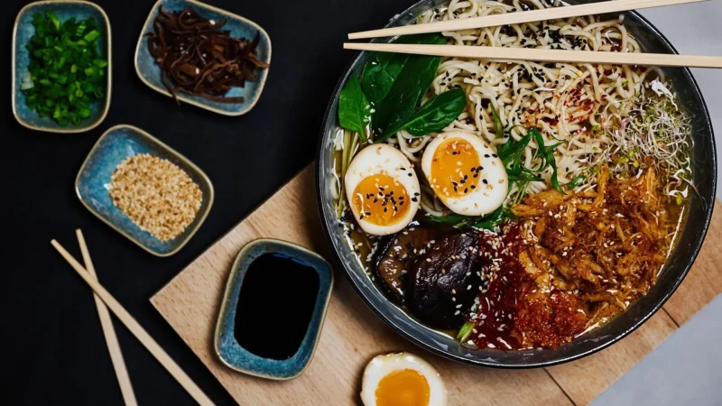 Zupka Makaron Ramen Super Ostry Kurczak 140G